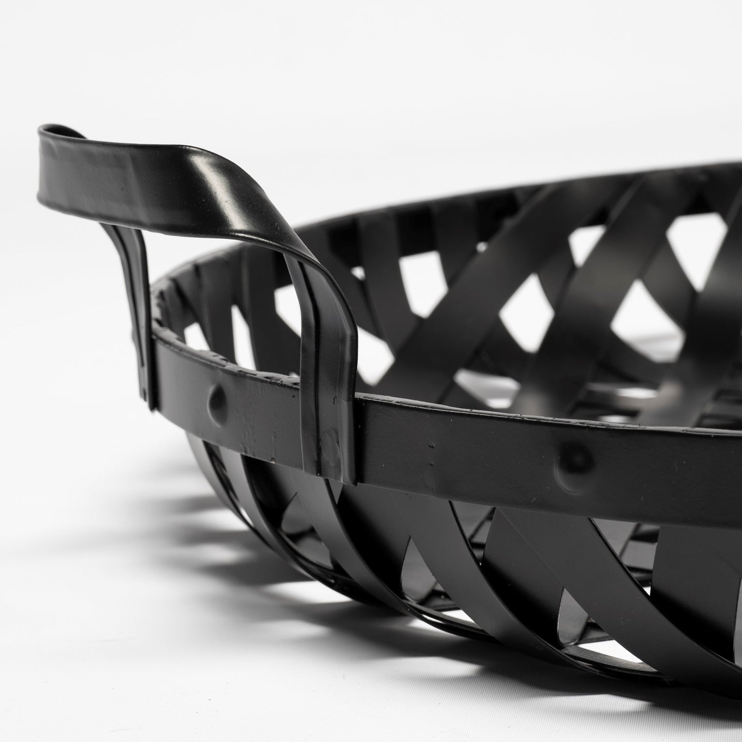 Lito (Set of 2) Black Woven Metal Round Serving Trays