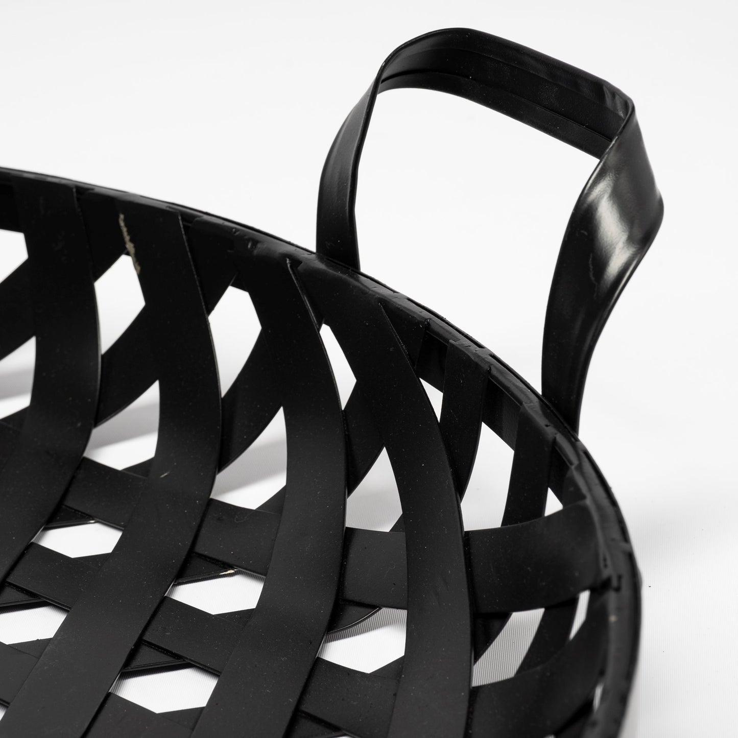 Lito (Set of 2) Black Woven Metal Round Serving Trays