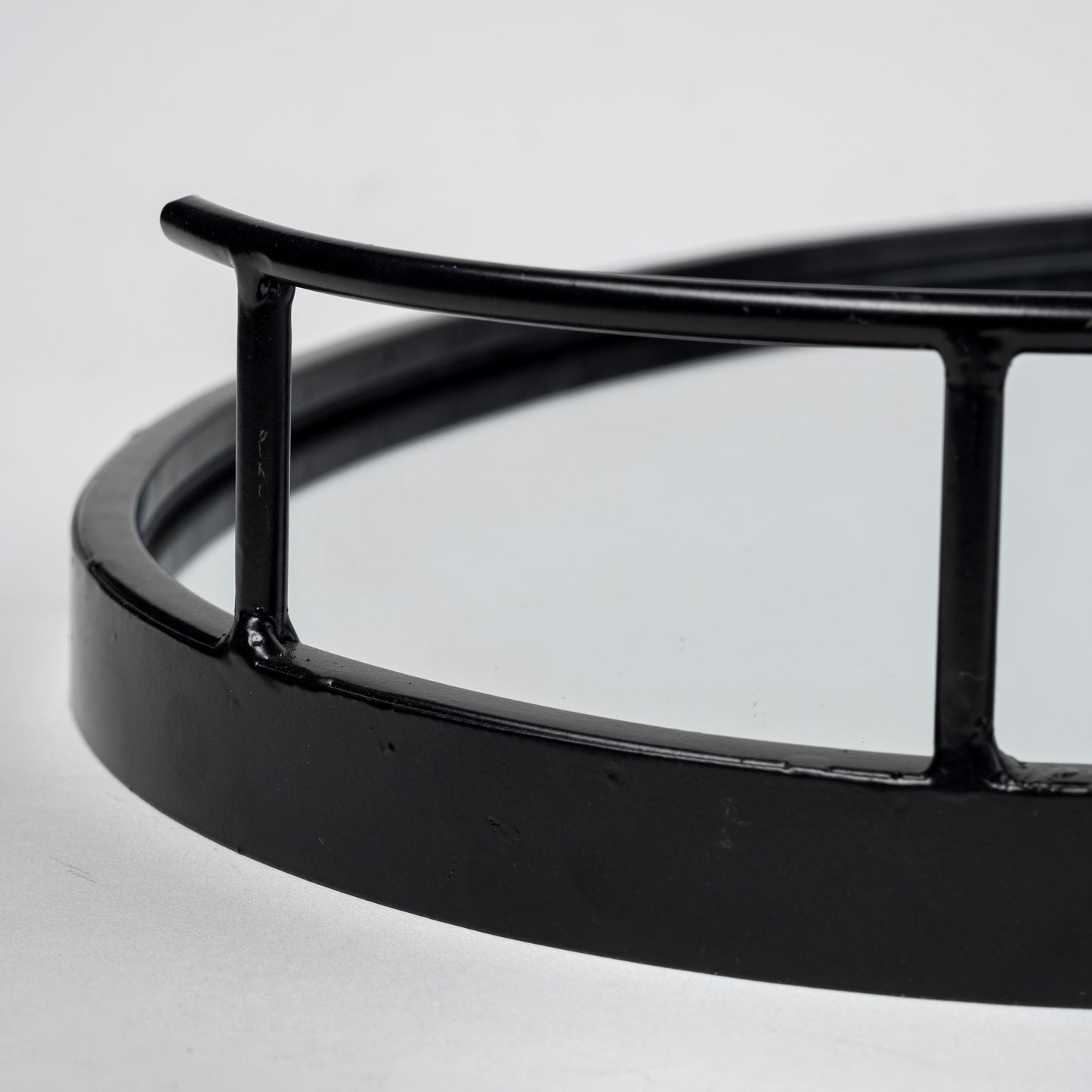 Ansel 20L x 14W Black Metal Mirrored Bottom Oval Serving Tray