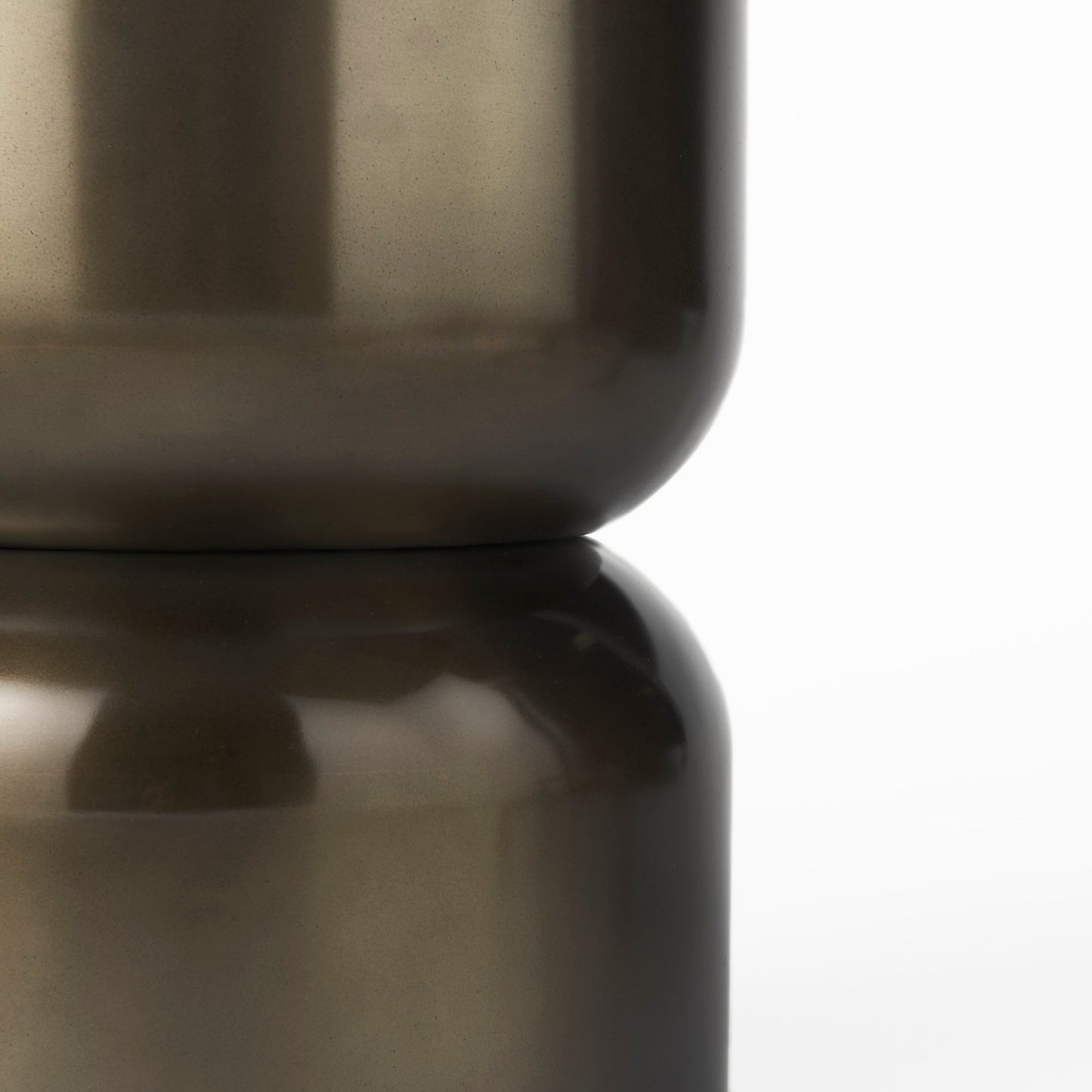 Catriona 17L x 17W x 20H Gold Accent Hourglass Table