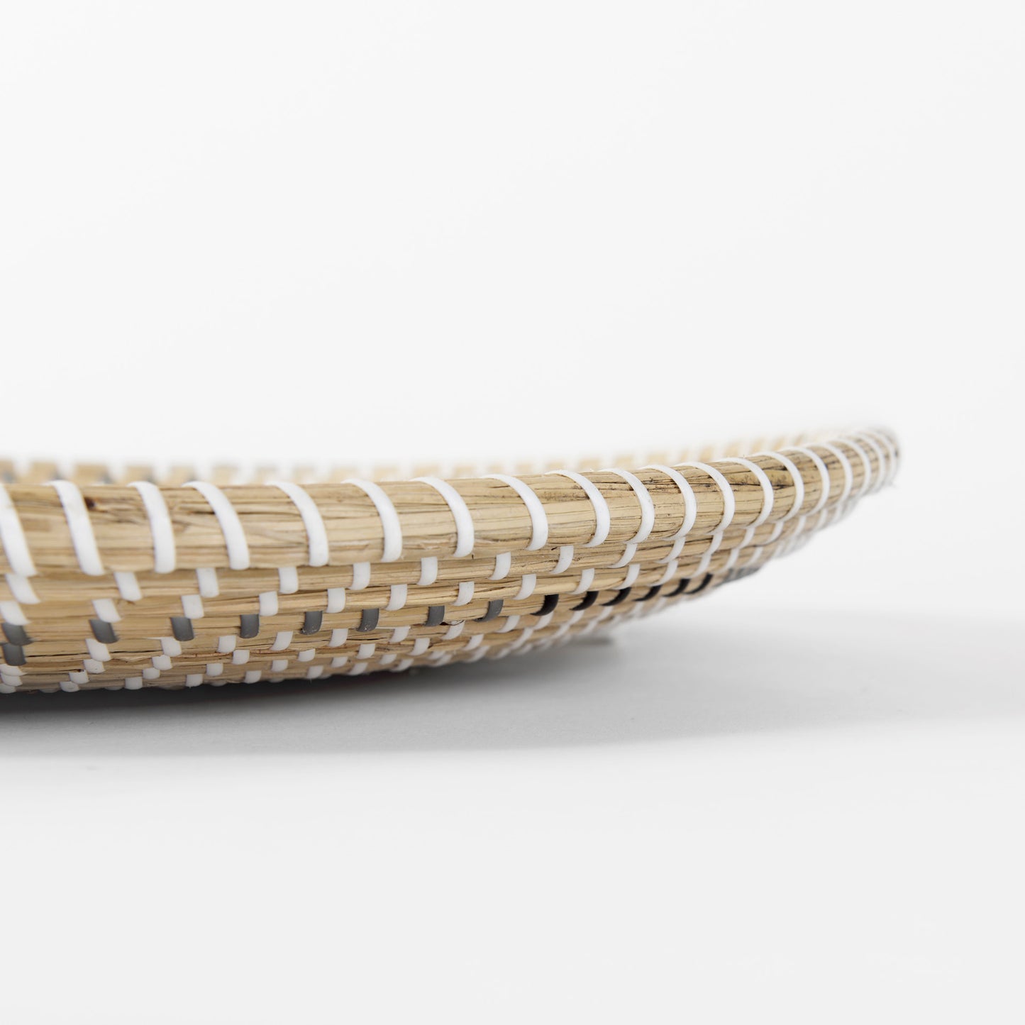 Avel 18.0L x 18.0W x 3.0H Light Brown Seagrass W/Dark Brown String Round Wall Hanging Plate