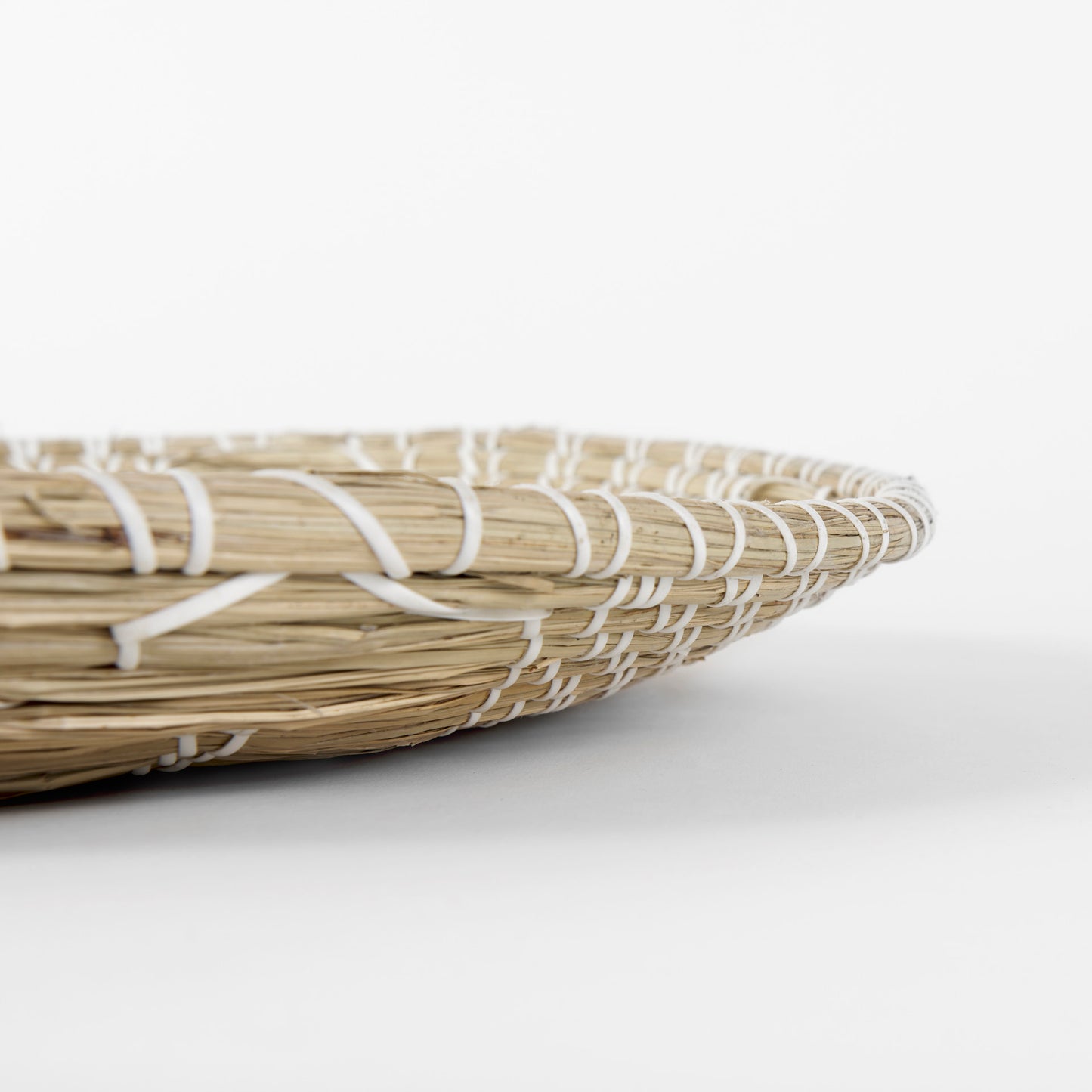 Mekhi 24.0L x 24.0W x 3.5 Light Brown Seagrass W/White String Round Wall Hanging Plate