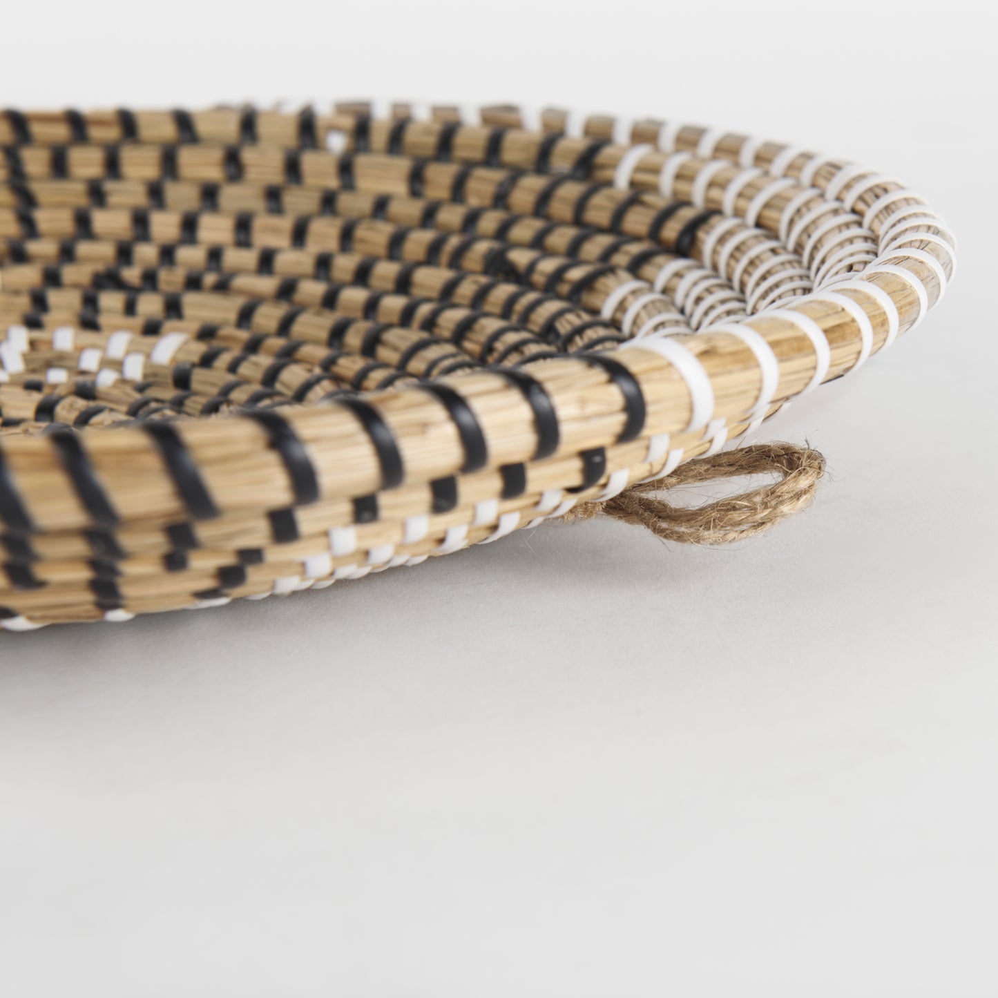 Luna 12.0L x 12.0W x 2.0H Light Brown Seagrass Round Wall Hanging Plate