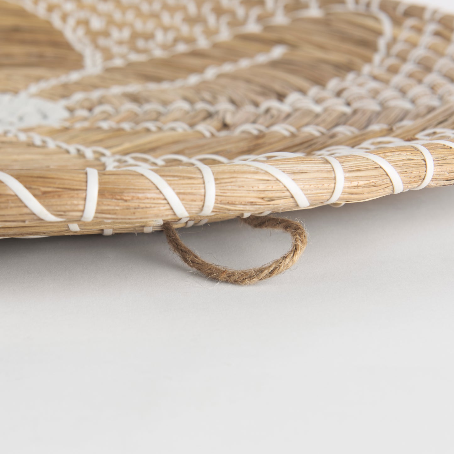 Mekhi 24.0L x 24.0W x 3.5 Light Brown Seagrass W/White String Round Wall Hanging Plate