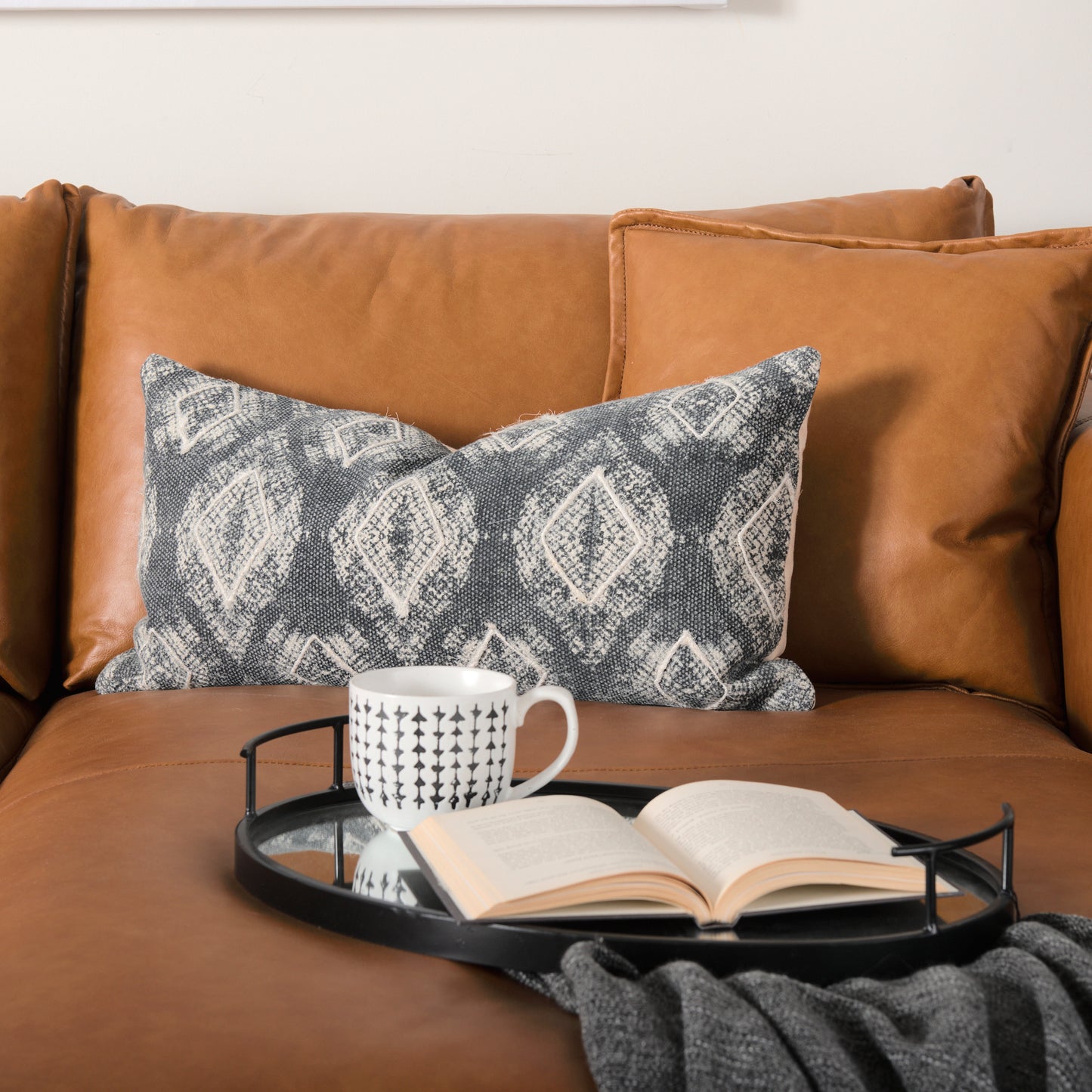 Ansel 20L x 14W Black Metal Mirrored Bottom Oval Serving Tray