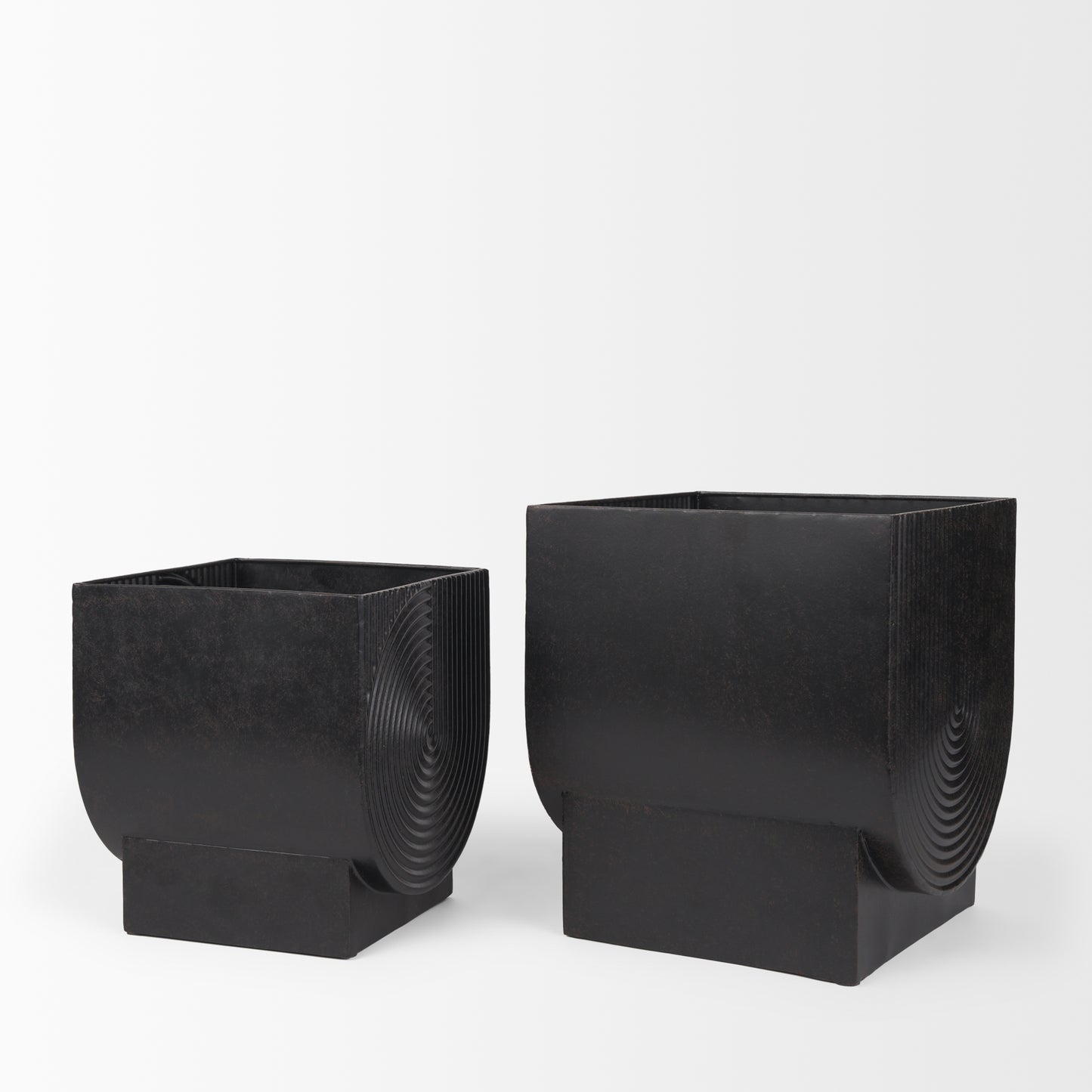 Medina Antiqued Black Metal Planters (Set of 2)