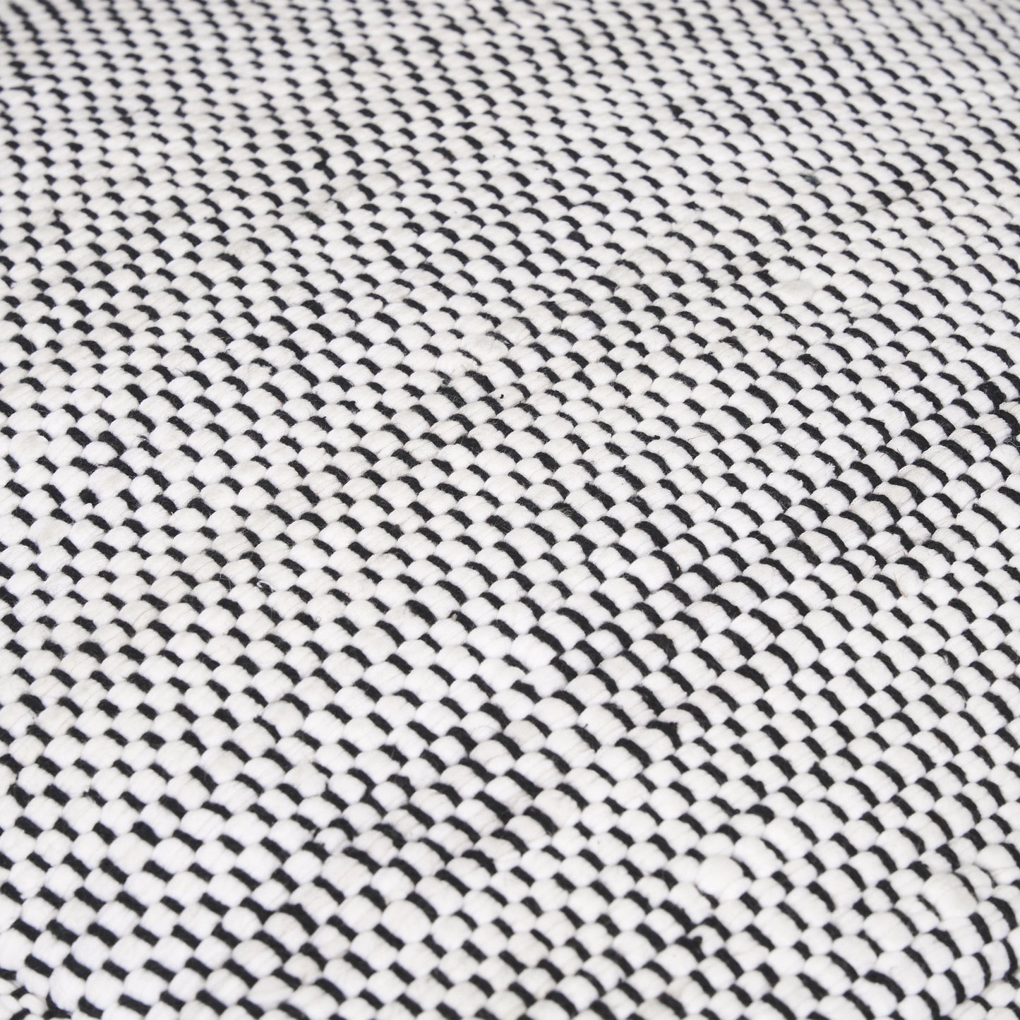 Samiya Jute w/ White Cotton Pouf